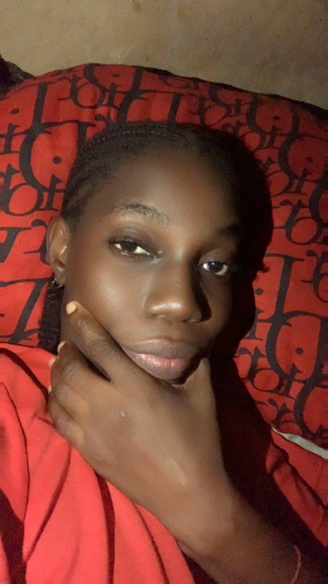 Favourloveono's tweet photo. Omo to grow on this x app ehh you need to be strong like the camera man in blue film and be patient like the patient dog who didn’t later see bone to chop🥲😩😫🥹 https://t.co/dpWC1tq34j
