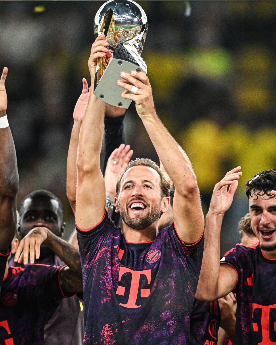 footballontnt's tweet photo. Harry Kane has now lifted 5 trophies since joining Bayern Munich in 2023 🖐️🏆 https://t.co/FzyXXXr9CG