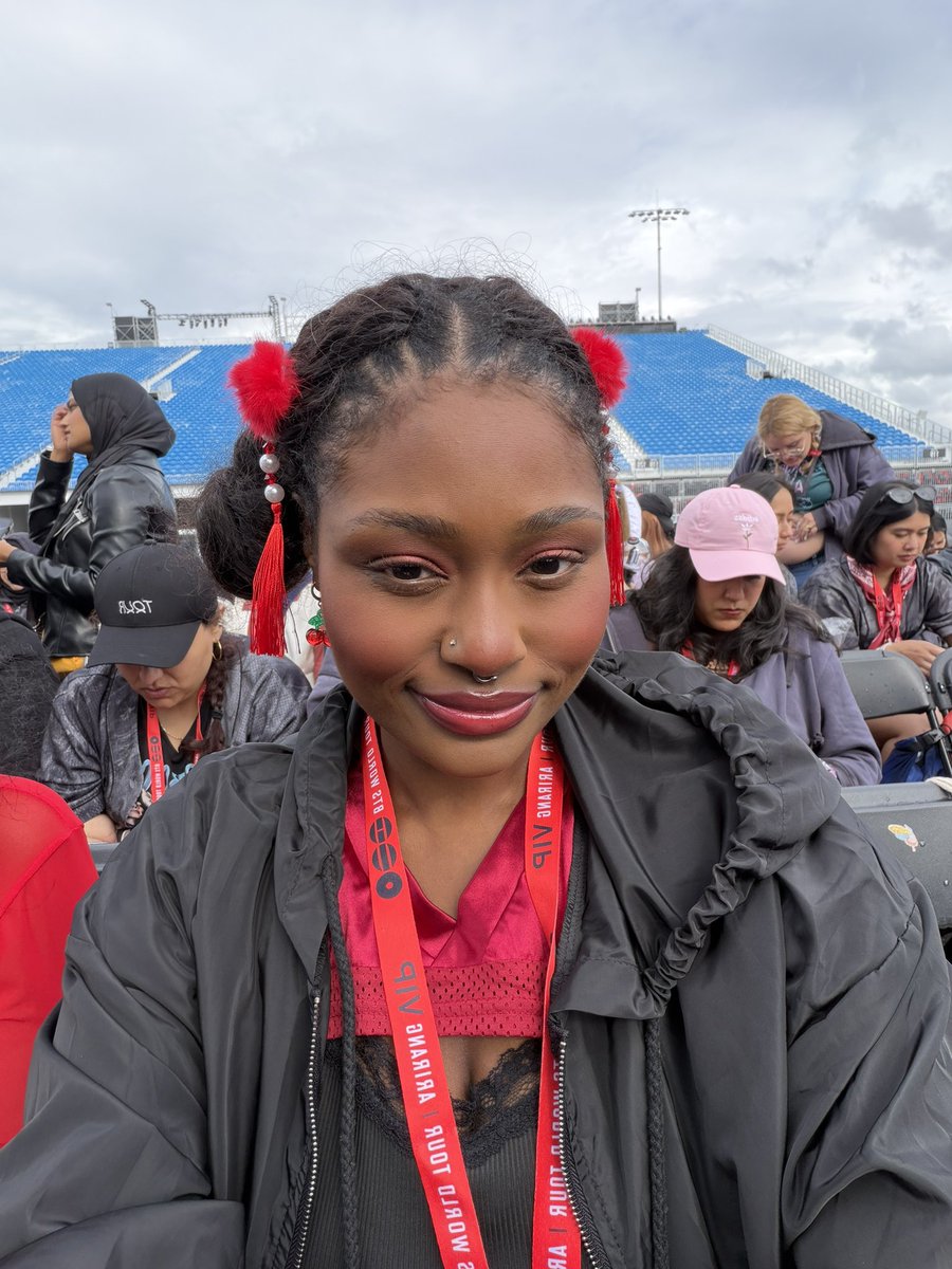 bratzsunwoo's tweet photo. Makeup was a flop today (IN MY OPINION) BUT BORONTO DAY 2 WAS EVEN BETTER THAN DAY 1 I FEAR
#BTSTORONTO #BTS_WORLDTOUR_ARİRANG_TORONTO https://t.co/I2i9i4k9dg