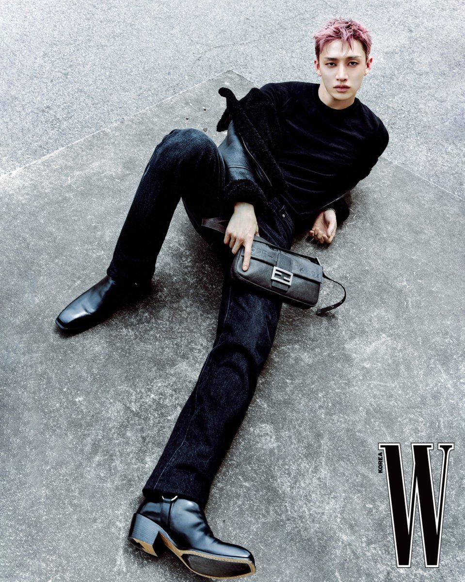 StrayKidsGlobal's tweet photo. [wkorea IG Post] (1/2)

"The moment Fendi’s language intersects with Bang Chan’s attitude. #Fendi #Bangchan"

@Stray_Kids
#StrayKids #스트레이키즈 #スキズ #BangChan #방찬 #バンチャン #FendixBangchan https://t.co/UNevDv1VNY