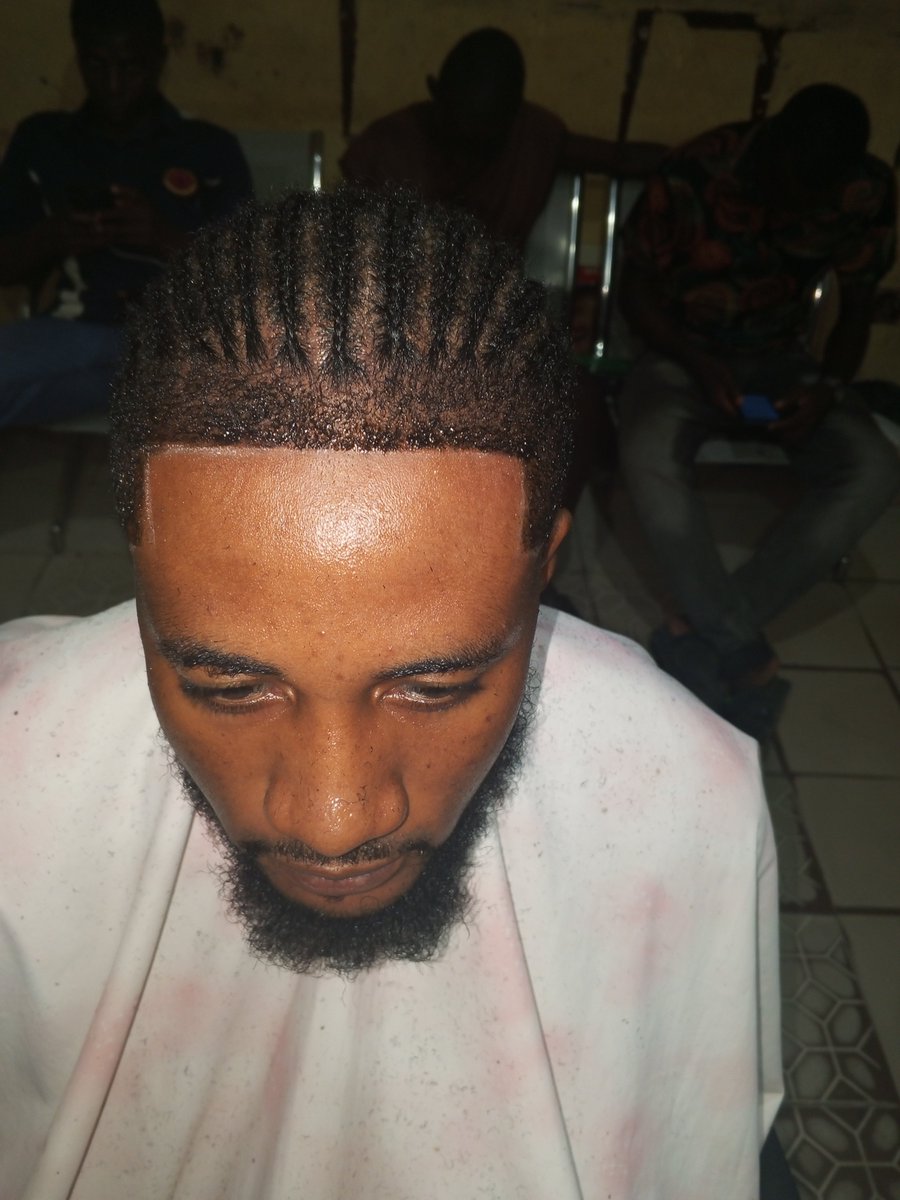 big_shuga12's tweet photo. #bigshugacut 
I'm a professional female barber 💈 

DM if you need my services 
location Abuja https://t.co/T6NO7xgKzM