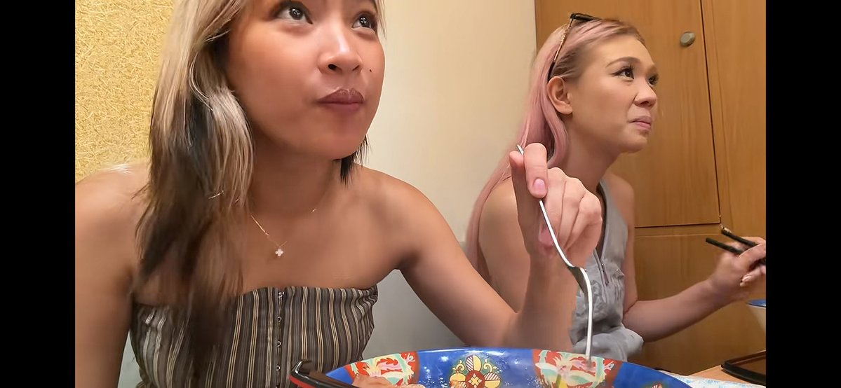 ifeColet's tweet photo. I love how Colet never feels the need to adjust—fork over chopsticks, she uses what she wants and what works for her 💚🥹 

#coletsomememories https://t.co/Z8SHrgPiOB