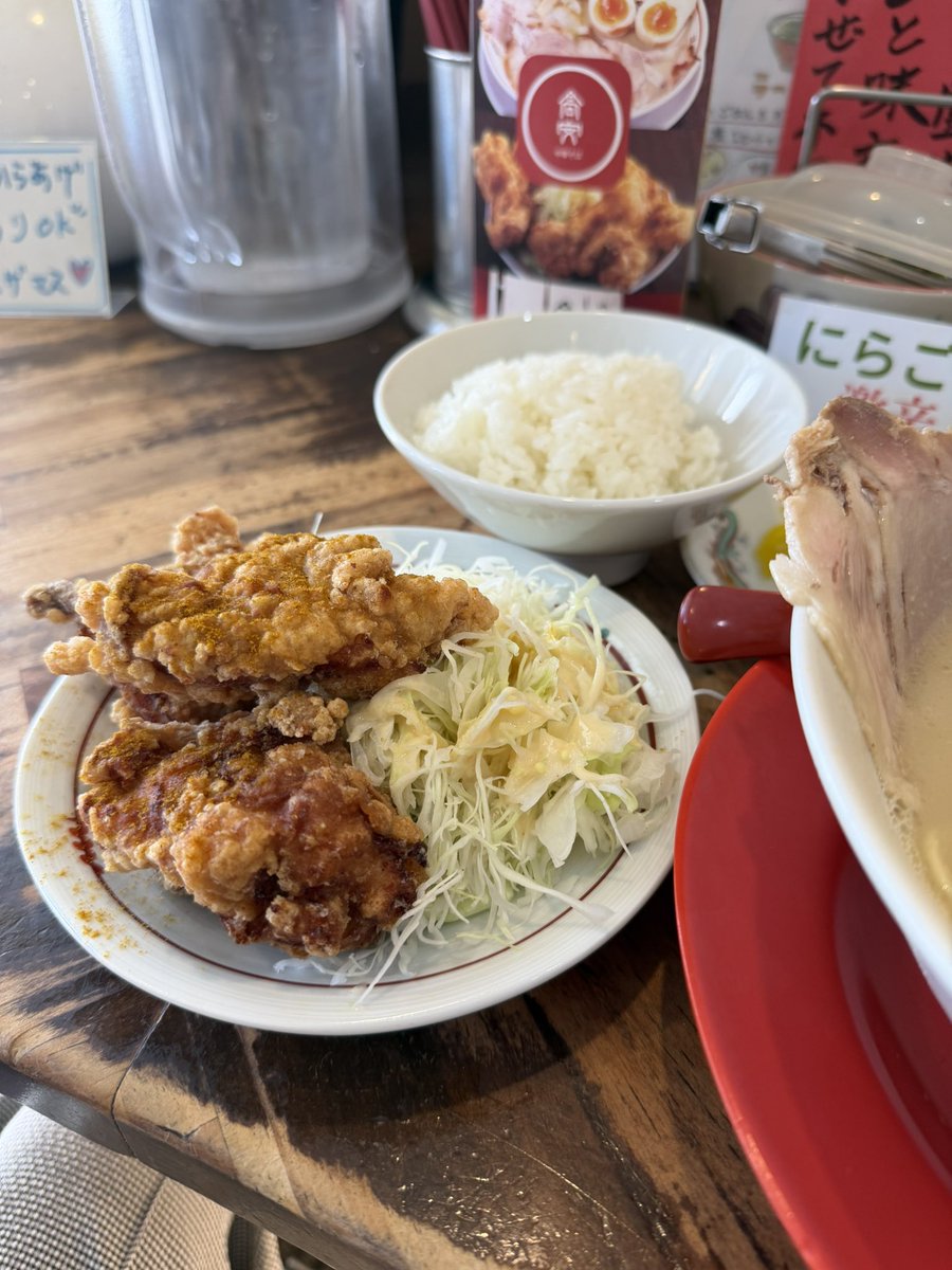 fhinra's tweet photo. #ramenaddict

中華そば髙安さんへ
平日お昼の
[ちょっとだけ定食]
ラーメン＋唐揚げ＋ご飯

そうとう前に来た以来久しぶりの訪問
平日お昼の"ちょっとだけ定食"
唐揚げ2個・ご飯小で注文🍜

スープを一口・・優しい鶏ガラの中から
豚の厚みが押し寄せるスッと喉を通って行く
うっうまい、遠い記憶よりずっと美味い😋
ストレートの麺とも相性良く　チャーシュー
も大きく食べやすい
名物唐揚げは2個でもこの量あっつあつで
ジューシー。

ちょっとだけ定食
いやいやボリュームたっぷり腹パン
あ〜美味しかった😋

#京都ラーメン
#一乗寺ラーメン
#中華そば高安
#ramenhunt