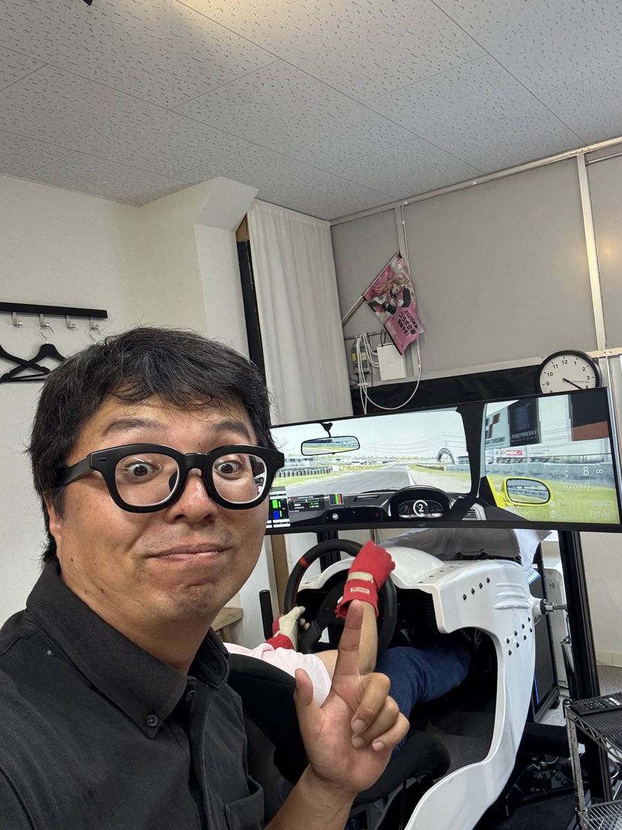 yossykato55's tweet photo. ということで仕事もしております。
週末の筑波マツ耐に参戦されるこの間仮装してた方(笑)のレッスンです。

懐かしのKEIICHIグローブ👍

#ココドラ https://t.co/JjFPPnvz5Q