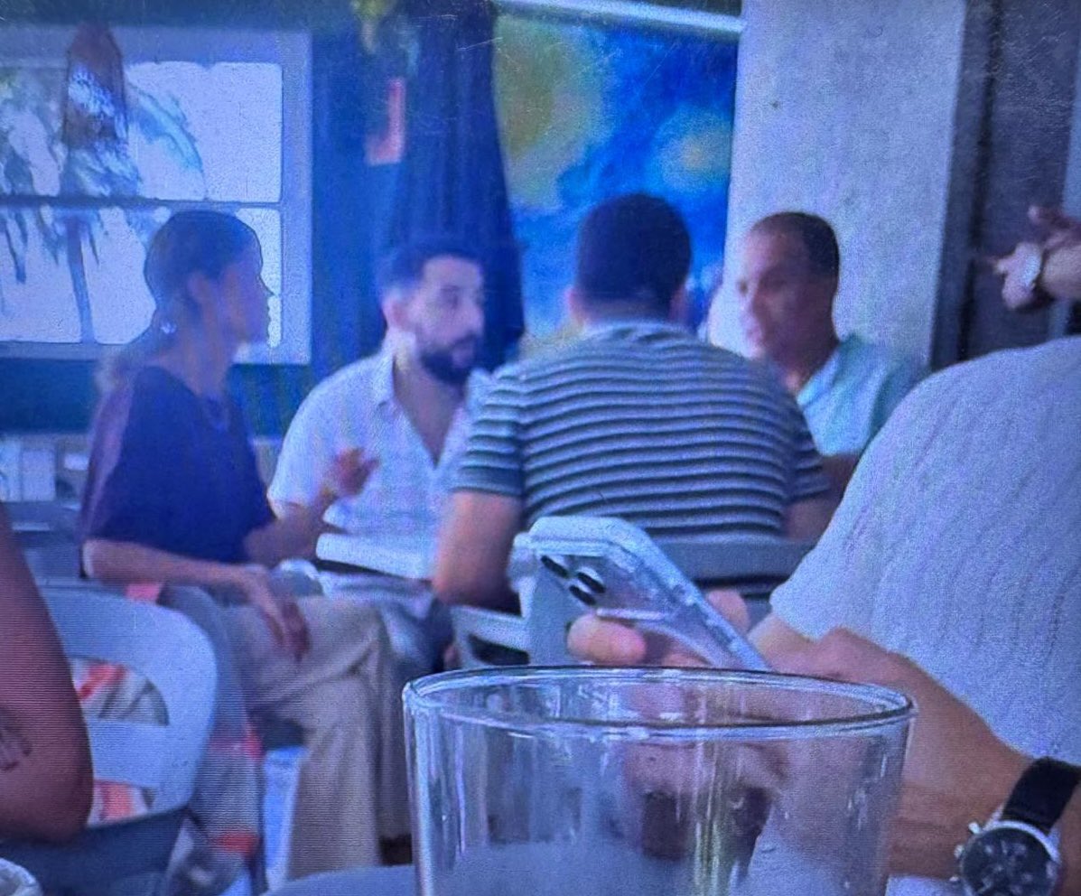 davidsantosvlog's tweet photo. ¿Con quién se reúne Wafae en una cafetería de Ceuta? https://t.co/wIRhhtIkkC