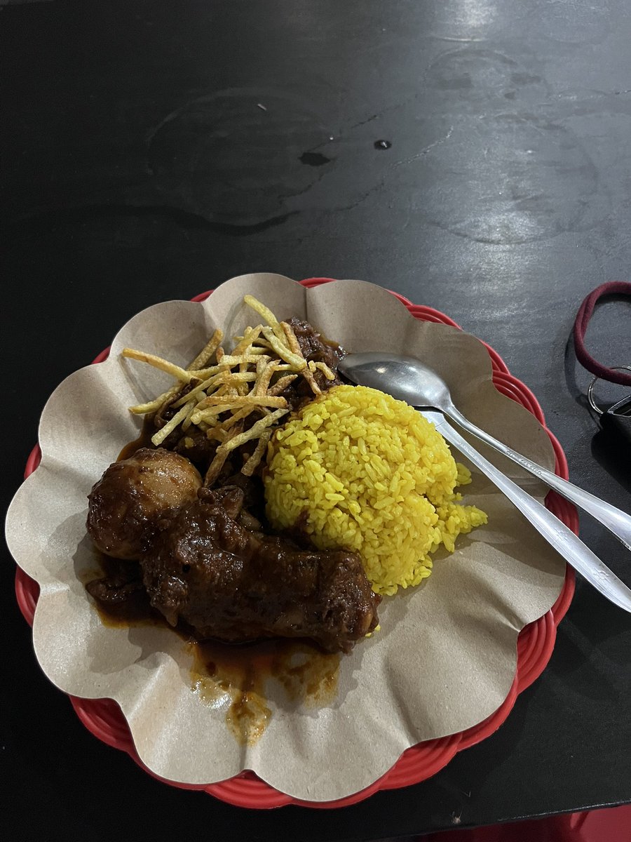 sseetyya's tweet photo. @littlefavs3x Ini nasi banjar atau nasi apa ya ? https://t.co/x9KCE7nxxg