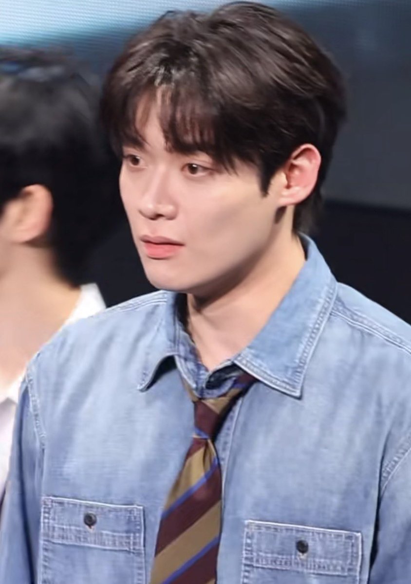 zh_ylian's tweet photo. Yoonsik melongo karena post it game nya cepet bener kelarnya ada yang HD. Trima buat stiker WA materialnya 

Source : https://t.co/8ICBYWTzik https://t.co/Wc6InxQweB