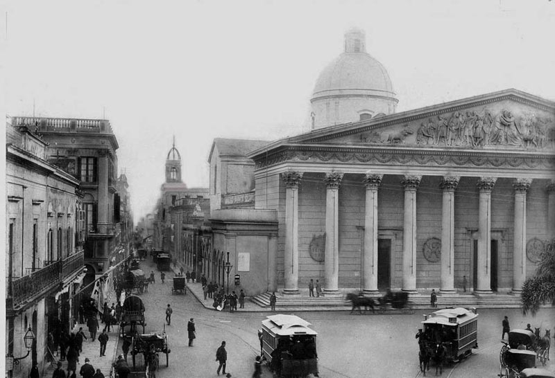 SpireDomePillar's tweet photo. Buenos Aires, Argentina. Horse drawn carriages on pre-laid tracks, spires domes and pillars everywhere. Once again, who's responsible for manufacturing all of these Corinthian Columns? https://t.co/ew8PZz5OxM