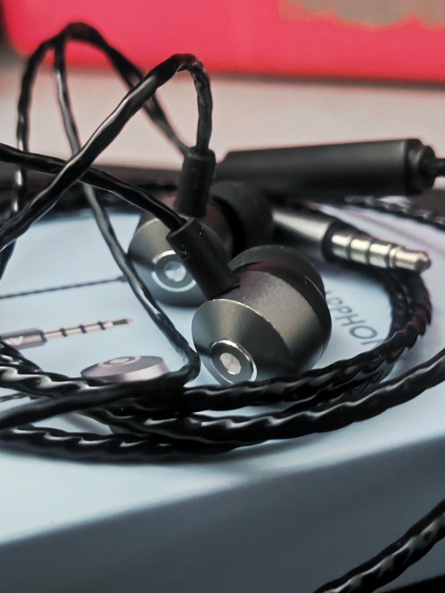FawcroLine's tweet photo. Brief Review Acome AW09

The bass is genuinely punchy. Even though the mid range is covered by the sub-bass, it still feels fun. The separation is even okay, it just lacks detail. Perfect for listening to EDM songs.

More detail:
https://t.co/aZPPqt9sDK

#acome #earphone https://t.co/xv8XAOqY4S