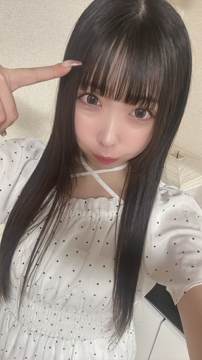 achikochan02's tweet photo. 前髪じょうずに切れた😆これから友達とお泊まりなんだー🐱うきうき
軽く近場で1泊する人の荷物量ではなく、ママに借りたトートバッグの紐がちぎれないかとても心配👶🏻💧 https://t.co/0usGlJ0Yvy