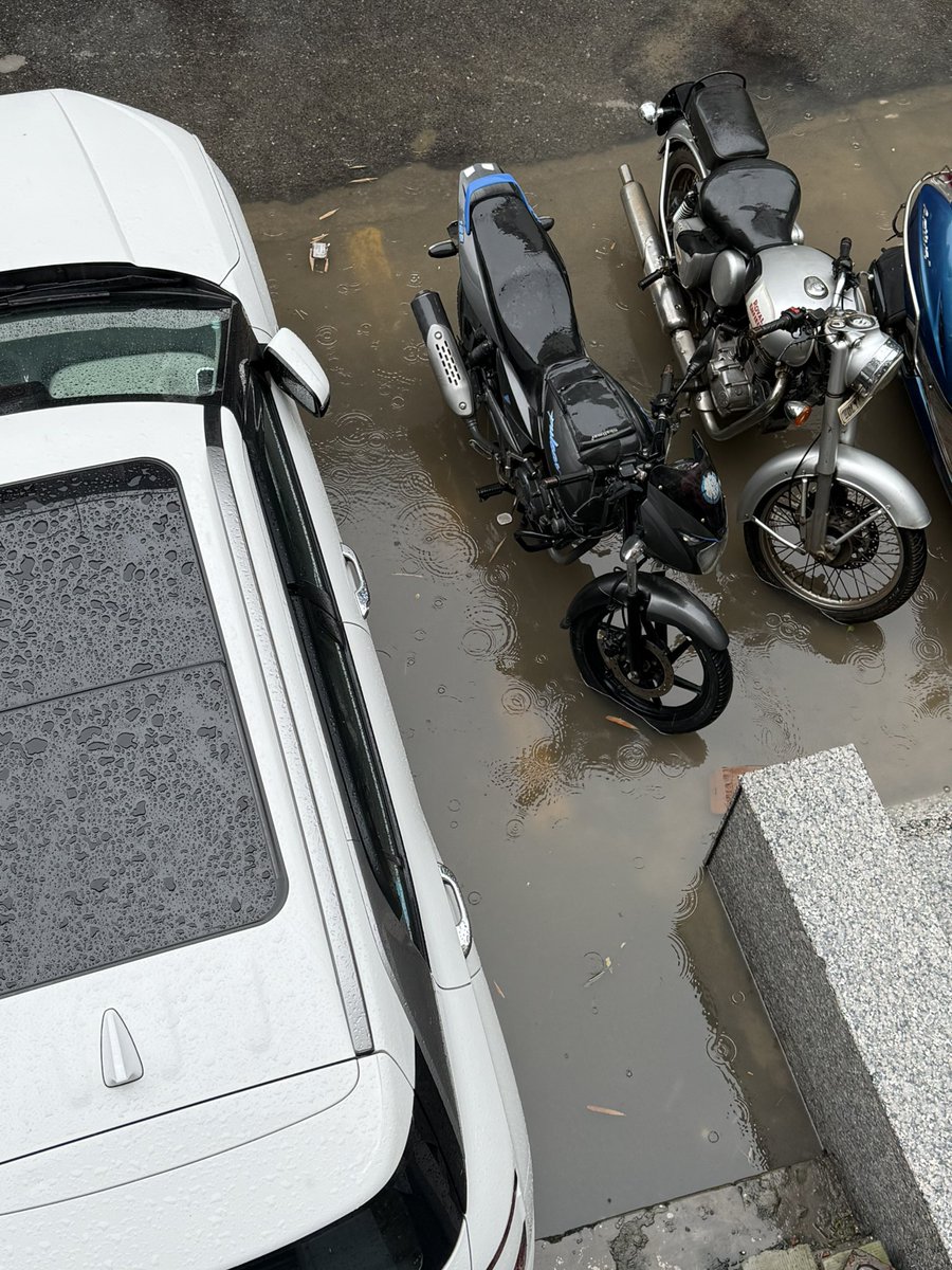 vish_dreams's tweet photo. Continous water logging in Meera Bagh A block Everytime post rain 

@dcrohinizone  @MCD_Delhi @gupta_rekha https://t.co/brwMHDKUv1