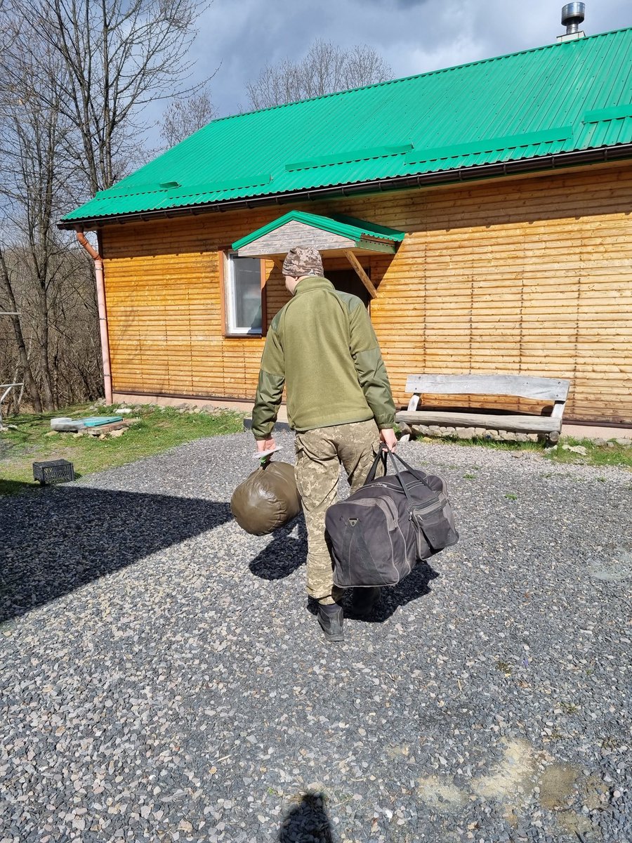 Bilka_lisova's tweet photo. День Незалежності України, а також Днем Народження у кращого коханого чоловіка❤️‍🩹

А зроблене в березні 23 року, це перша відпустка через понад рік після того, як Женя мобілізувався 

Привітайте його донатом на медевак, думаю він буде радий

https://t.co/WqjasjsqrE https://t.co/rbTDb0WNix