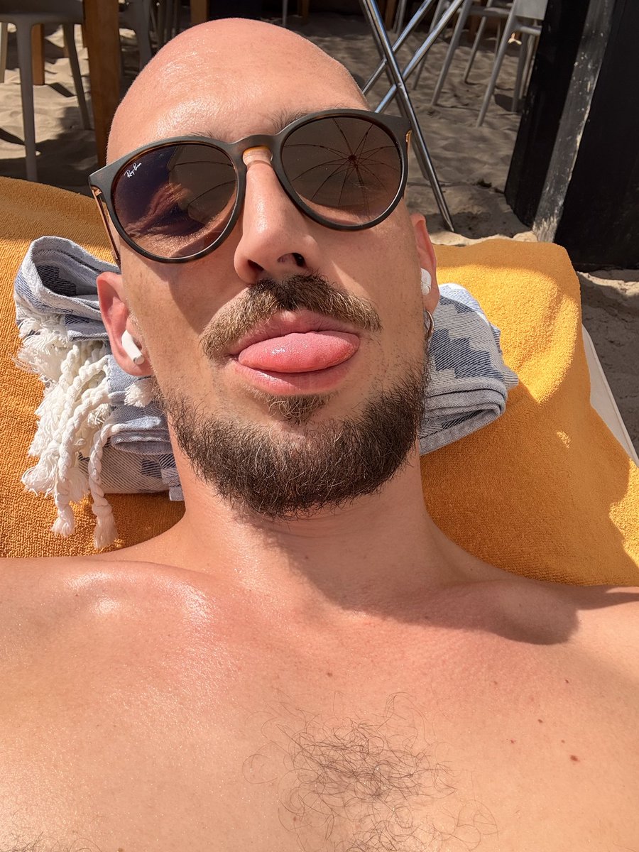 MattiMatthou's tweet photo. Beach day et pause nibard  🔥 https://t.co/Tye0KEokBk
