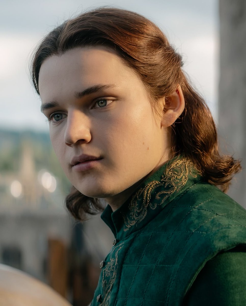 dfw_ella_'s tweet photo. This might be a stupid question, but is there a possibility that Daeron is actually Ser Criston’s son, and that’s why Alicent sent him away? Especially considering his hair color… https://t.co/8IK19CLfqk