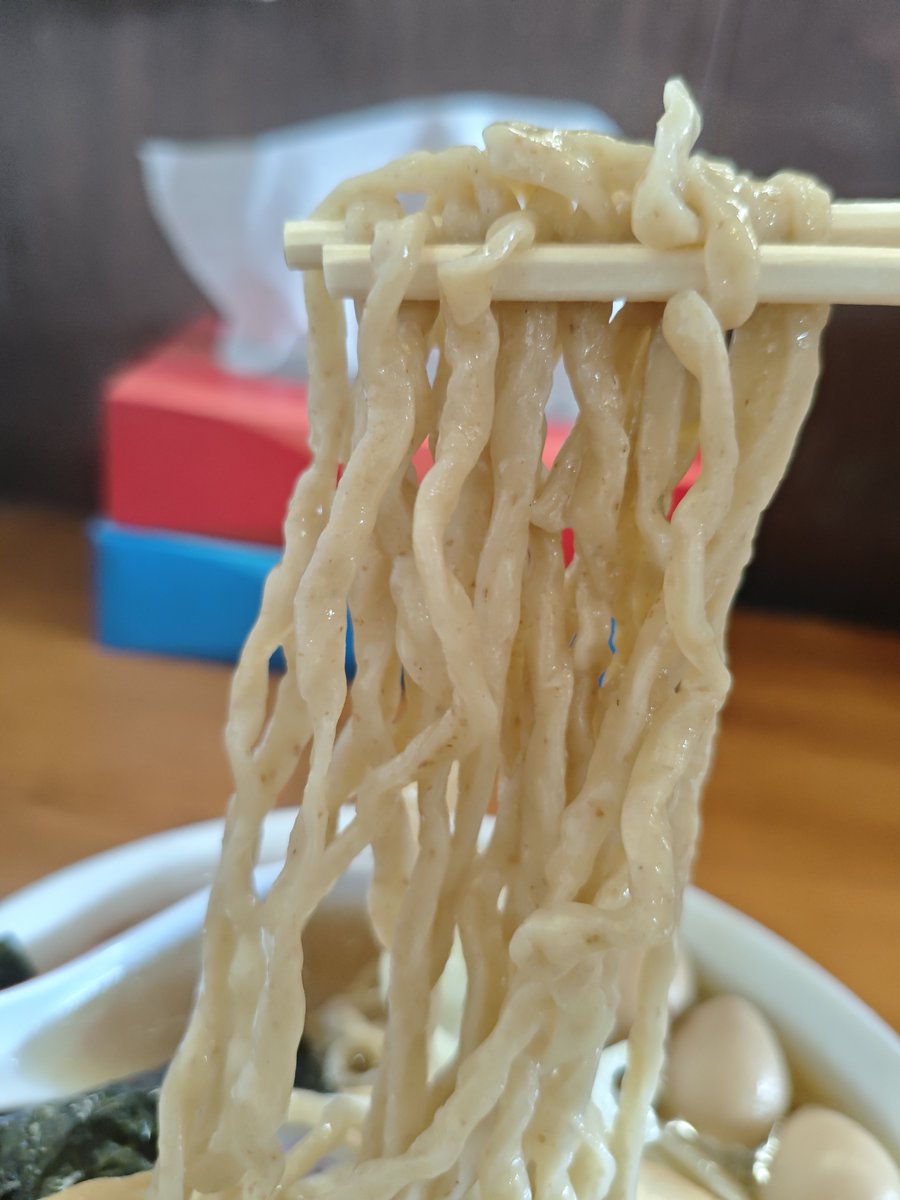 tanucha1995's tweet photo. 運良く駐車場に空き
待ちも無かったラーメン金子さん

中華小 1000円　うずら100円
あぶらまみれ豚 100円

自分をラーメン沼に引き込んだ
日本一のスープを堪能

もちろん麺も最高なり!
わさび豚も最高なり!
完飲完食、ごちそうさまでした

店出たら10人以上並んでた
#ラーメン県山形
#NFLラーメン部 https://t.co/ARdKmNIAsC