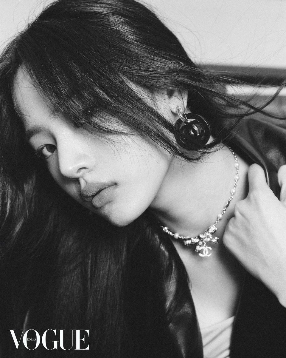 njzeve's tweet photo. vogue minji 🤤🤤🤤 https://t.co/LeBGLKuR0f