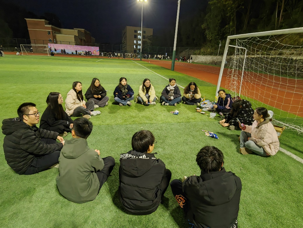 Mohamma85467047's tweet photo. Big news! Our campus Photography Club is hosting a half-hour "Sunset Glow at Library Garden" photo walk this Friday 6 PM. Beginners are totally welcome—bring your phone or camera, we’ll share quick tips! Tag a friend who loves taking photos with you! https://t.co/F2t9qMeYAA