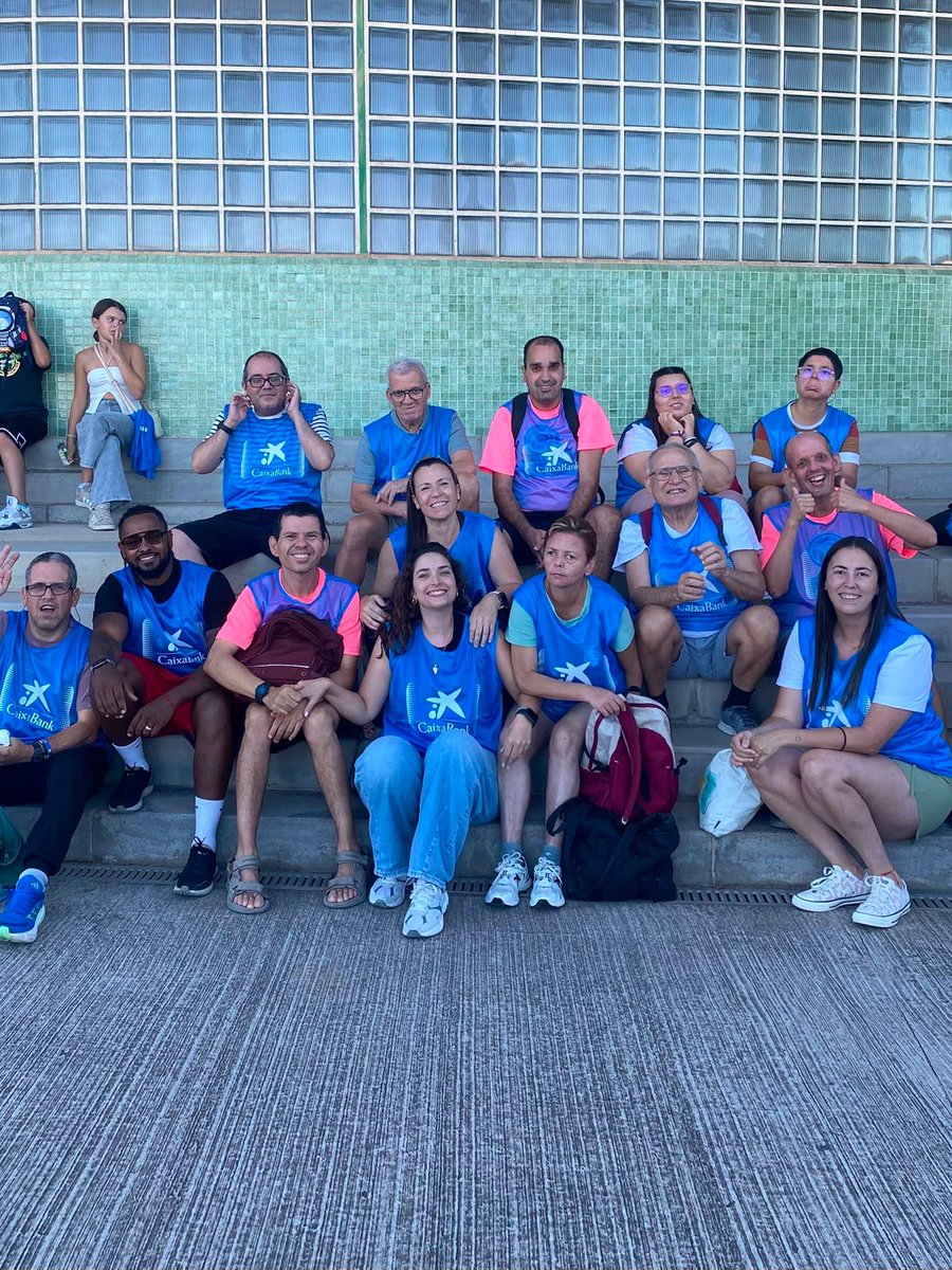 SanJuandeDiosTf's tweet photo. 🏀 Gracias al Club de La Piruleta por invitarnos a compartir una gran tarde en el partido de baloncesto femenino España 🇪🇸 vs Bélgica 🇧🇪. Y gracias a @FundlaCaixa por hacerlo posible. ¡Nuestros usuarios disfrutaron muchísimo de la experiencia! 💛 https://t.co/pIb1UmNWUX