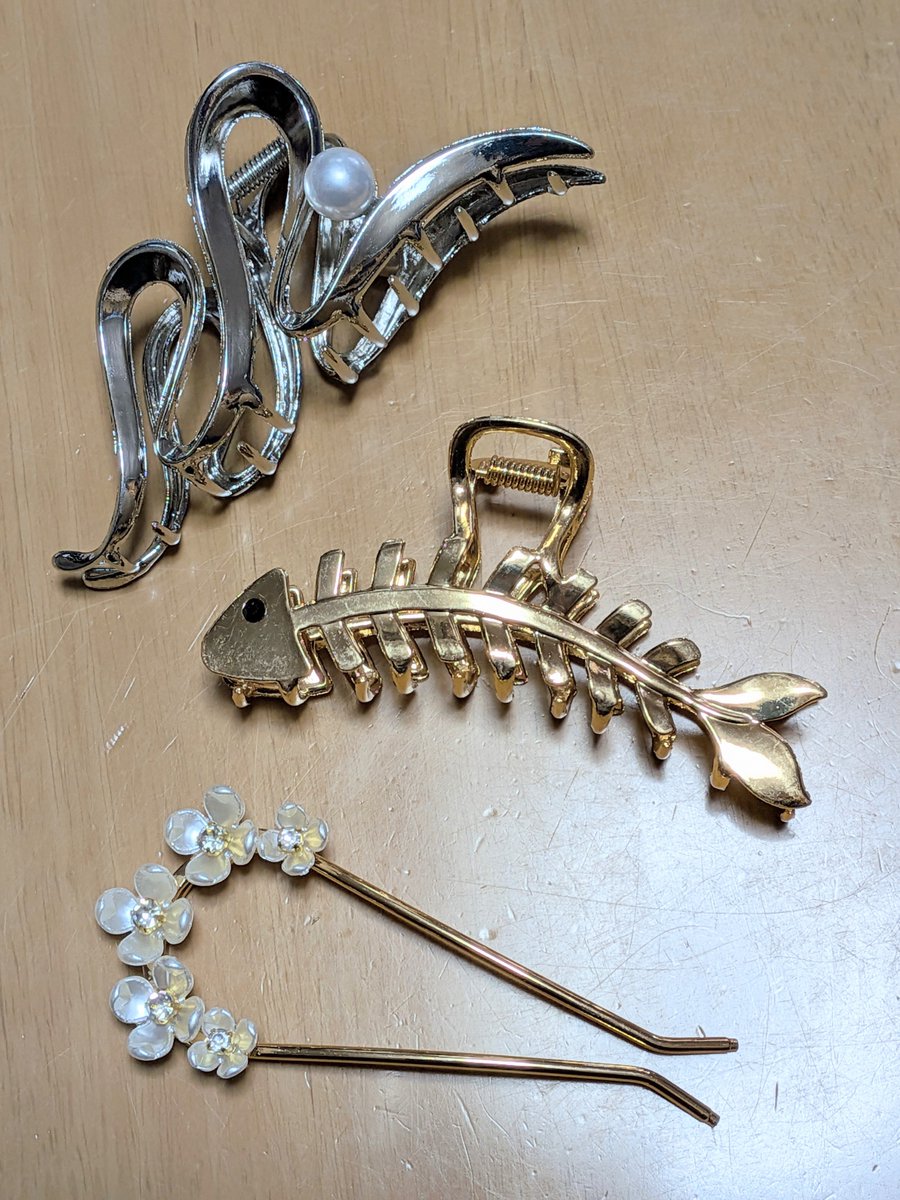 chachamaru2go's tweet photo. 夏はまとめ髪するのでヘアクリップいっぱい欲しくなる😸
魚の骨クリップ可愛い✨🐟みんな気がついてくれるかな〜😽
#ヘアクリップ
#ヘアアクセサリー https://t.co/nJobAiF5aq