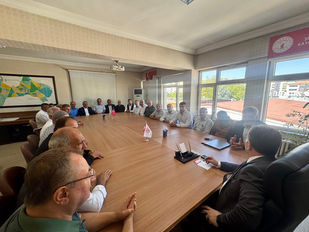 Sehitkamilkyk27's tweet photo. Şehitkamil Muhtarlar Derneği Başkanı Mustafa Çağlar ve muhtarlar yönetim kurulu üyeleri, Kaymakamımız Sn. Ahmet Odabaş’a “hayırlı olsun” ziyaretinde bulundular.

Nazik ziyaretleri ve iyi dilekleri için muhtarlarımıza teşekkür ederiz.

#şehitkamil  #gazi̇antep https://t.co/FK6qE42ElX