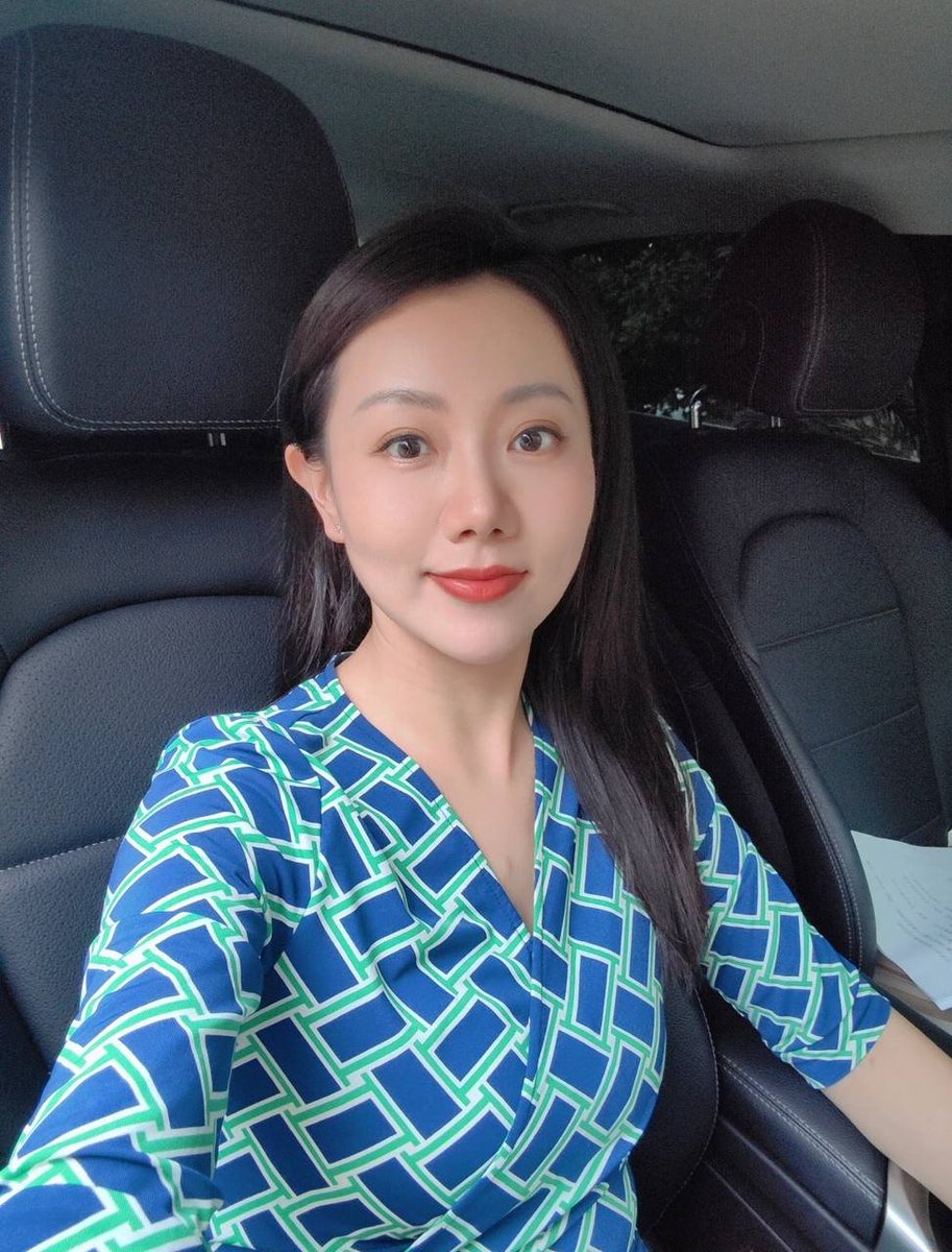 Ninagrande9's tweet photo. 车上的空间很大，两个人完全不会挤，不信的话你上来试试~~ https://t.co/WQQy61HswG