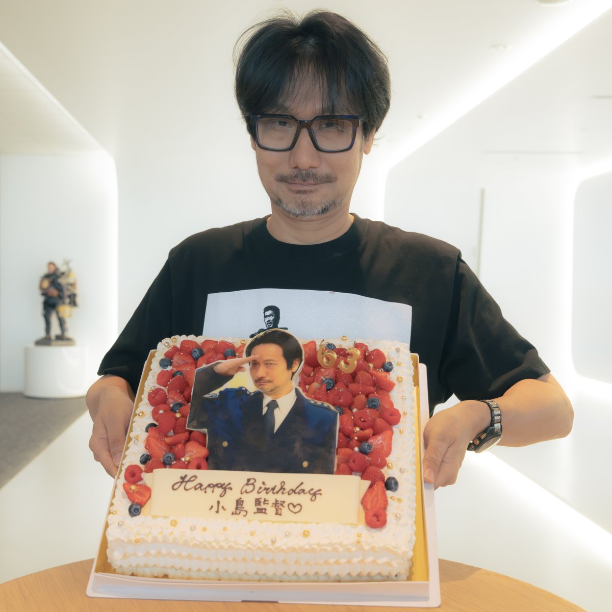 KojiPro2015's tweet photo. 📸スタッフから小島監督へ バースデーケーキのプレゼント🎂 https://t.co/zKv6rvk9O6
