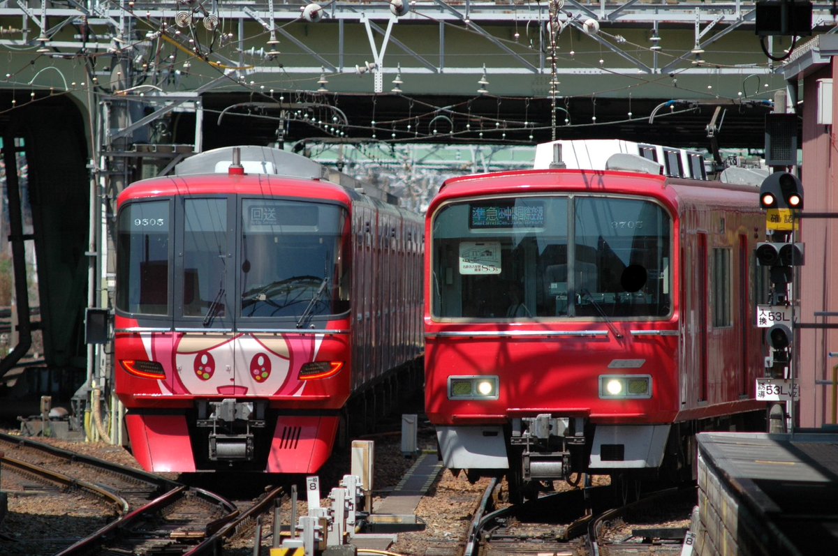 sTHVYgc7Aj88633's tweet photo. 2026.8.24今日は名鉄金山〜常滑にてあさど列車の団体おこないました。金山にて送り込み見ました。9520系と3700系の系統板付きとそれぞれ並びましたね。 #名鉄 #朝ドレ #中京テレビ https://t.co/DkeqaEbsTu