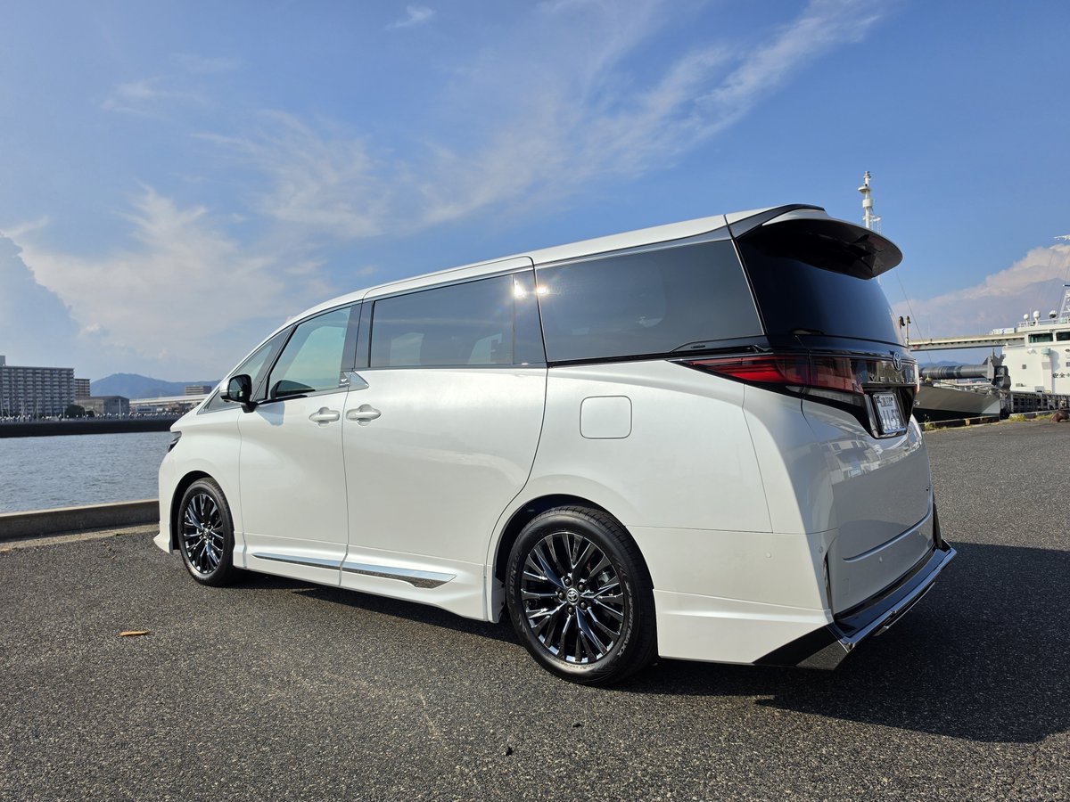 hiroshima_model's tweet photo. いよいよ愛車とお別れの時がやってきました。
ヴェルファイア最高！
次のオーナーにも大事に乗ってもらってね～😭 https://t.co/4XP4c6FzJk