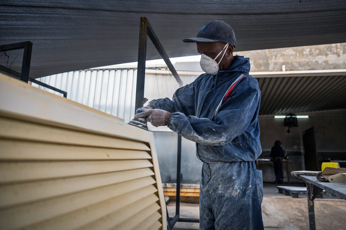 SVI_Engineering's tweet photo. 📢 SVI is hiring! We're looking for a skilled automotive *spray painter* to join our world-class vehicle-armouring team at the Bashewa facility in Pretoria East. 🇿🇦

📨 If you have 5 to 10 years of experience as a spray painter and are interested, send your CV to cv@svi.co.za. 🤝 https://t.co/YX5lR1SN2a