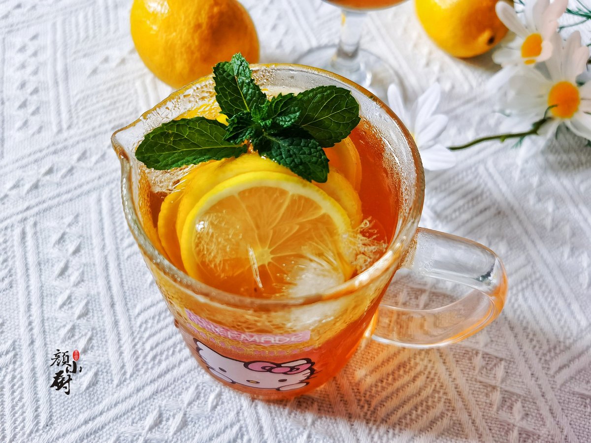 aellk768860's tweet photo. Make a quick iced honey lemon tea! Steep black tea, chill, add fresh lemon juice u0026 a dash of honey for a refreshing pick-me-up in 5 mins. https://t.co/2Hk04gwwBR
