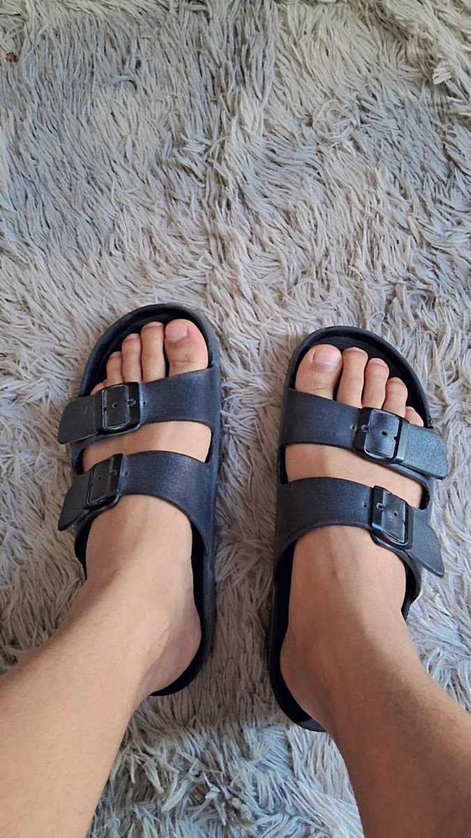 JosuDuarte93's tweet photo. Que guapo y que pies tan lindos del maestro 😍🤤 https://t.co/rvSQhA0UW7