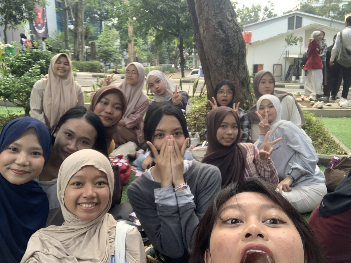 naengmyeonnz's tweet photo. staditwit nie🩷🩷🩷🩷 https://t.co/JNu5468mqL