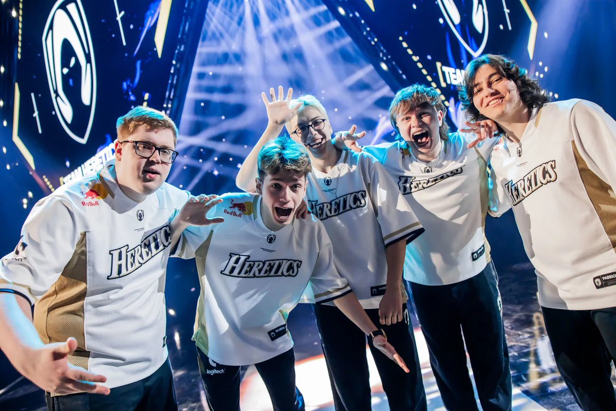 akichin_vl's tweet photo. TeamHereticsがチーム結成10周年！！
おめでとう！！

Champions seoulでDRX戦勝ったときのMinibooの涙に心を奪われてそこからどハマり

なかなか勝ちきれず2位な時期が続いていたがEWCでFNATICに対しての逆転優勝で応援してて良かったと実感させられた

 #Heretics10years  #VamosHeretics https://t.co/ZaZYu5h83V