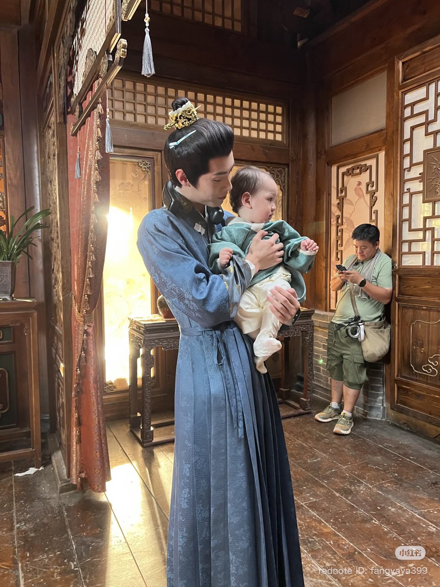 xbmvk's tweet photo. 아기 안고 있는 남자 보니까 마음이 너무 힘들다// https://t.co/baQVrVbFkb