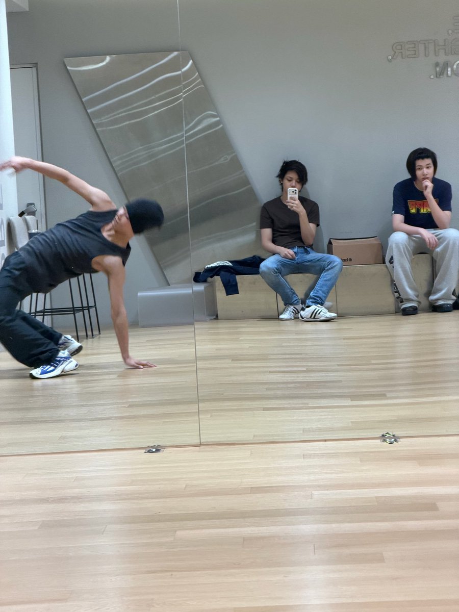 forwooryul's tweet photo. beside jung woojin, i also need to wrap kim ryul with 10-layer bubble wrap actually 🤦🏻‍♀️ 

user forwooryul is always stressed of her duo aka the injury prone duo 🤦🏻‍♀️ https://t.co/yHRhFayVSn