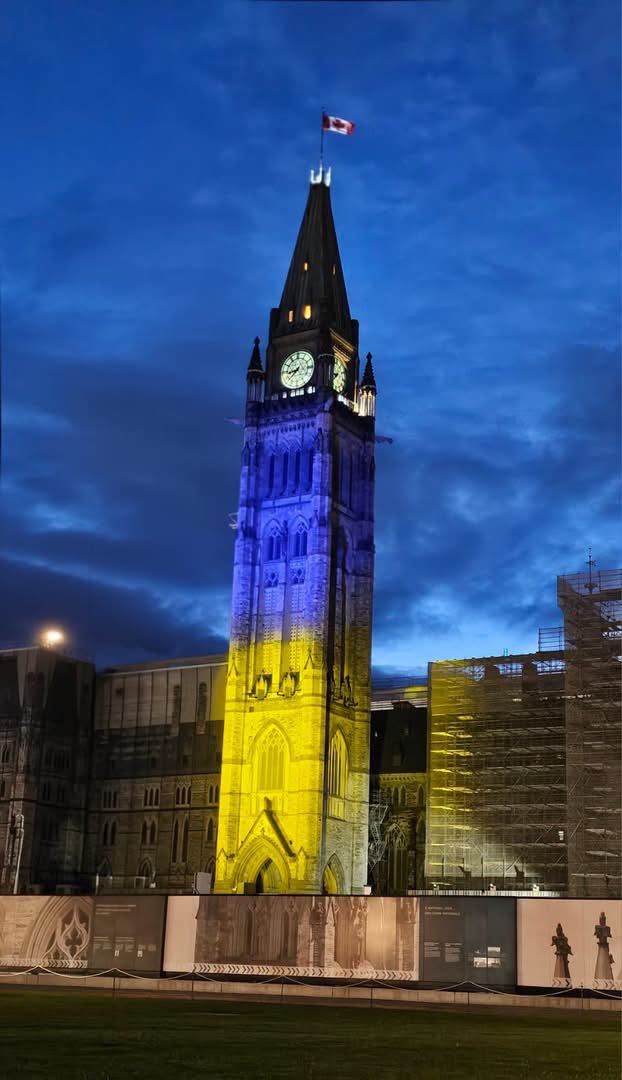 RubrykaEng's tweet photo. 💙💛On August 24, 🇺🇦 marks 35 years of independence. Ukrainians and friends of Ukraine around the world have united to mark the day. In 🇨🇦, Parliament and the Prime Minister’s Office were illuminated in blue and yellow👇🏻
https://t.co/bAhlSn0P4c

📷Embassy of Ukraine in Canada https://t.co/yZnUSGp3xY
