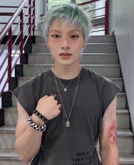 xheartchannie's tweet photo. 🤨/🥺 https://t.co/72OMpVInxX