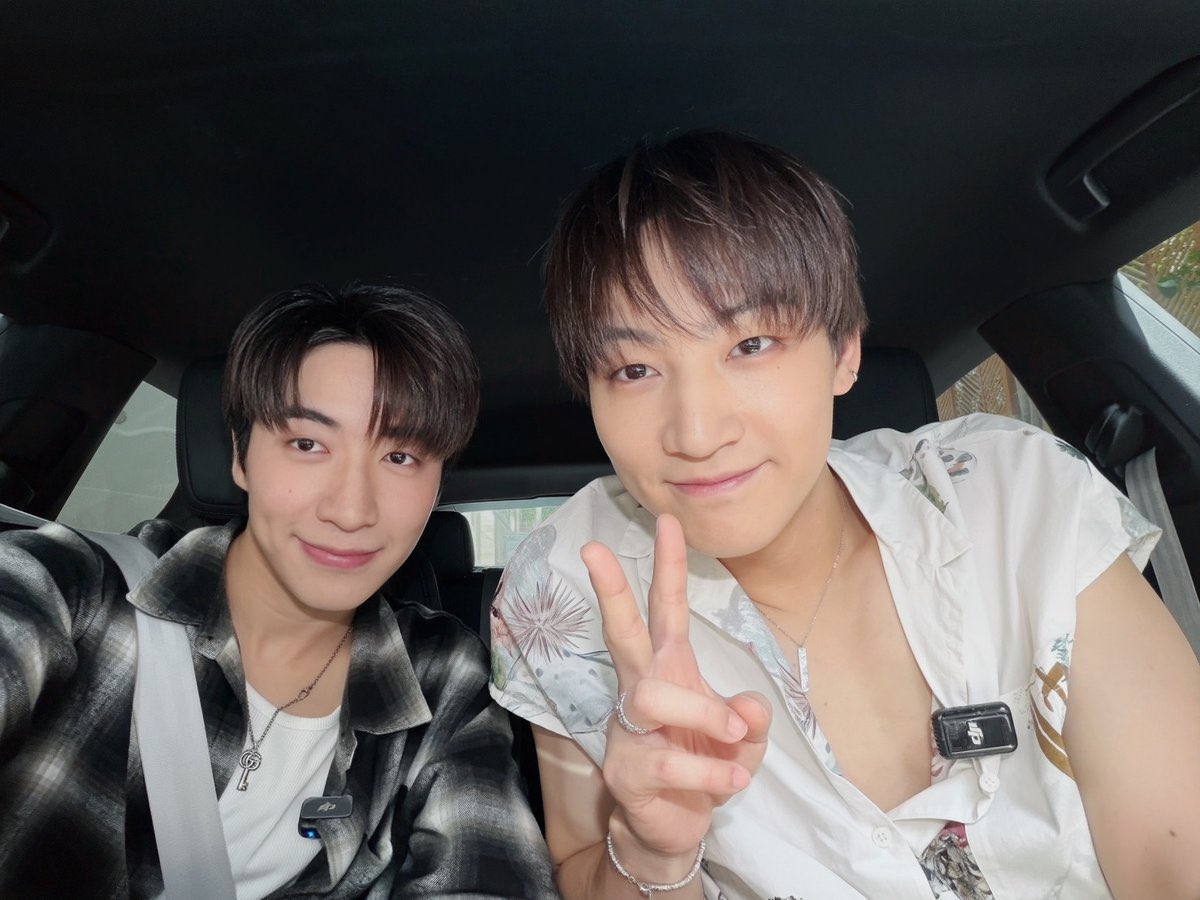 Poongpoong_JB's tweet photo. กี๊สสส ไปแอบถ่ายกันตอนไหนนนนน รอแล้ว✨

พรุ่งนี้ 25 สค 69  19.00 น. 

กับรายการ “Car-Oke EP.19 ”🚘

📍YouTube: GMM Grammy

#JUNGxJAYB #CarOkeEP19
#JUNG_PERSES #JAYB
#2026tape_roots_bangkok https://t.co/T7M5feiJP6