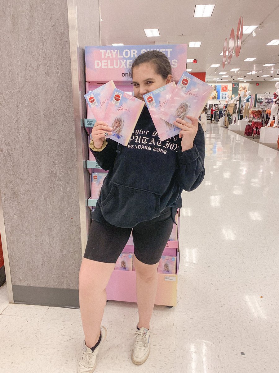 cowboylikejul's tweet photo. I was a little busy and didn’t tweet yesterday for lover’s birthday!!! ily lover 💘happy belated #7YearsOfLover https://t.co/S7o5vp0qlD