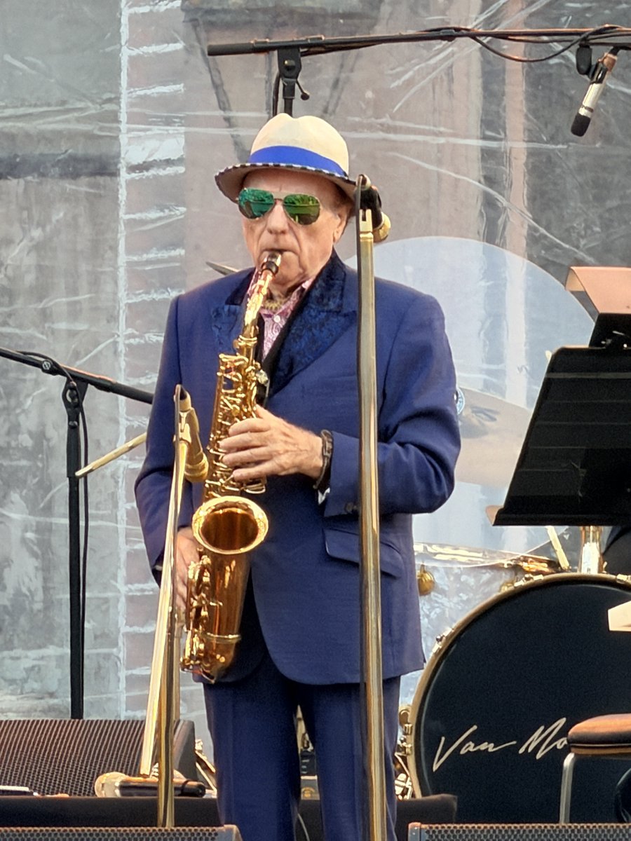 RobKoster's tweet photo. Concert met #VanTheMan was super!  ...afgelopen juli bij Paleis Soestdijk 🎷🏰 https://t.co/QsUugvAk5d