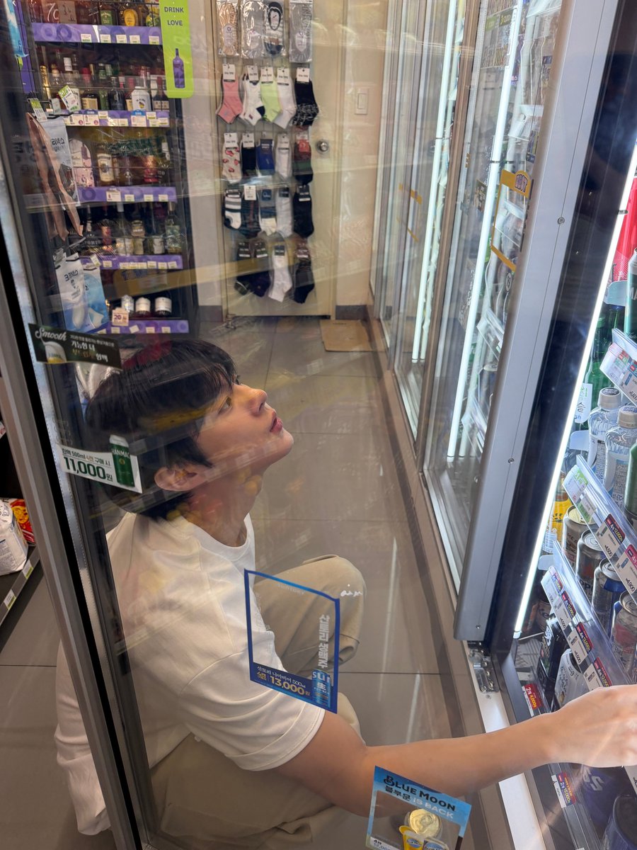 niaforseok__'s tweet photo. 260824 kim wooseok hiand update

🐱around 10-10.30 i’ll come for a live boradcast
🐱 sorry for being late..

#김우석 #KIMWOOSEOK https://t.co/PMFWzvpg63