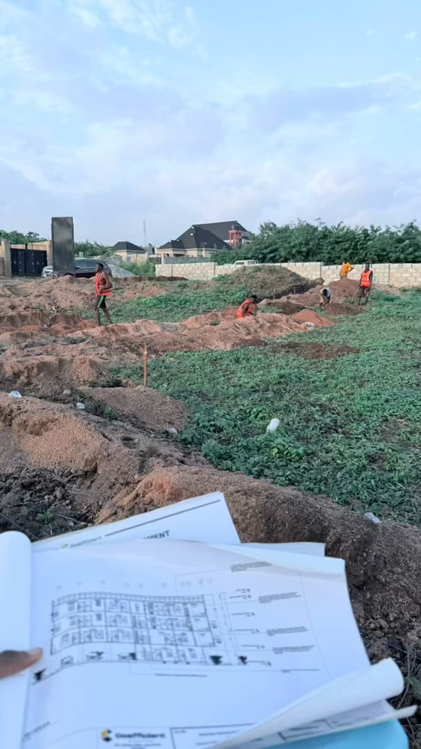 sonusieniola's tweet photo. Project update on Seven30 Resistance 🏗️

This project is about owning a property positioned around an existing demand for modern, secure and convenient accommodation.

Don’t just watch the development take shape. Own a unit in it.

📞+2347013352951
📧 eniolasonusi7@gmail.com https://t.co/wCiEPZQFbi