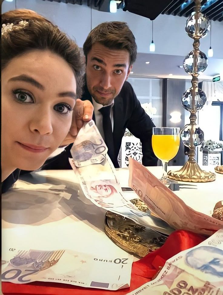 yvette_princz's tweet photo. Yeni #UlDen fotograf gelene kadar her gun bir #UlDen foto paylasacagim (ayri ayri ya da yan yana, farketmez).
Gun 6
#UlaşTunaAstepe #DenizBaysal https://t.co/b4daPdhC0K