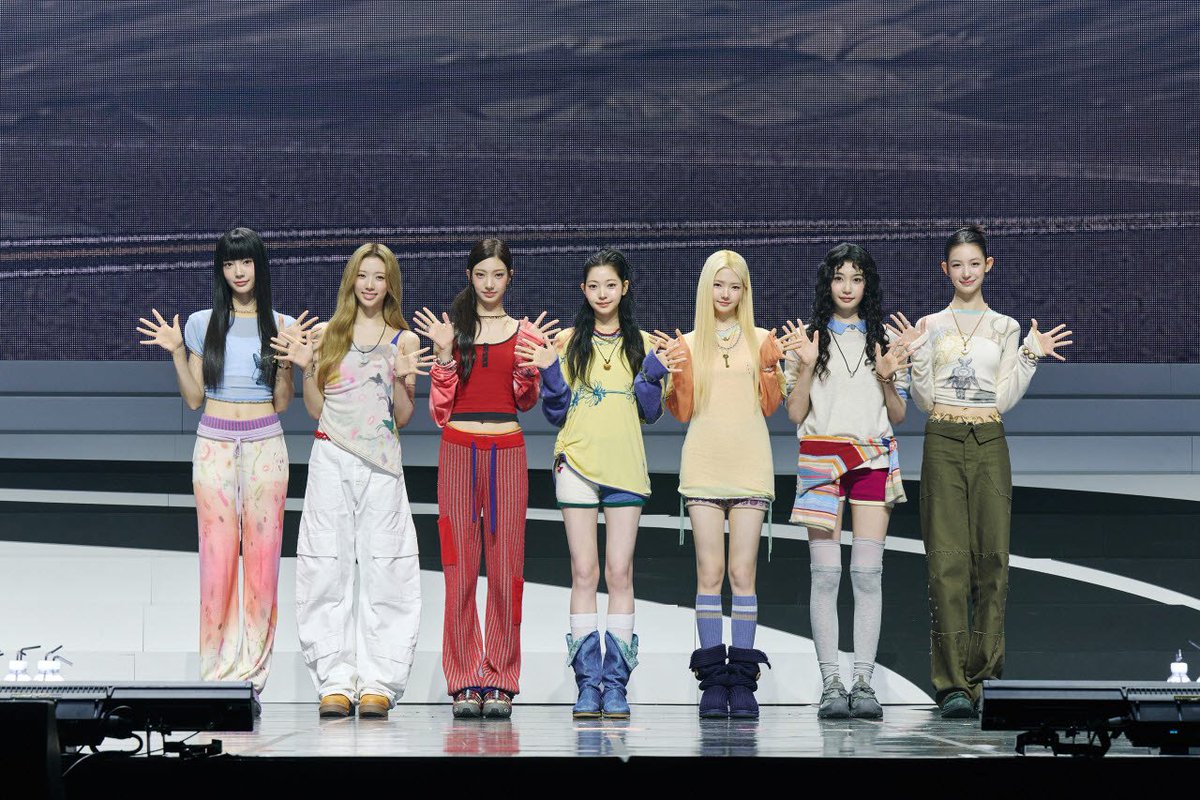 TUIDE_UPDATES's tweet photo. TUIDE received advice from their HYBE seniors.

"We've met HYBE senior artists quite often while filming challenge videos together, and they advised us to stay healthy while promoting and to enjoy performing on many stages."

#TUIDE #튜이드 https://t.co/S55bURDVvT