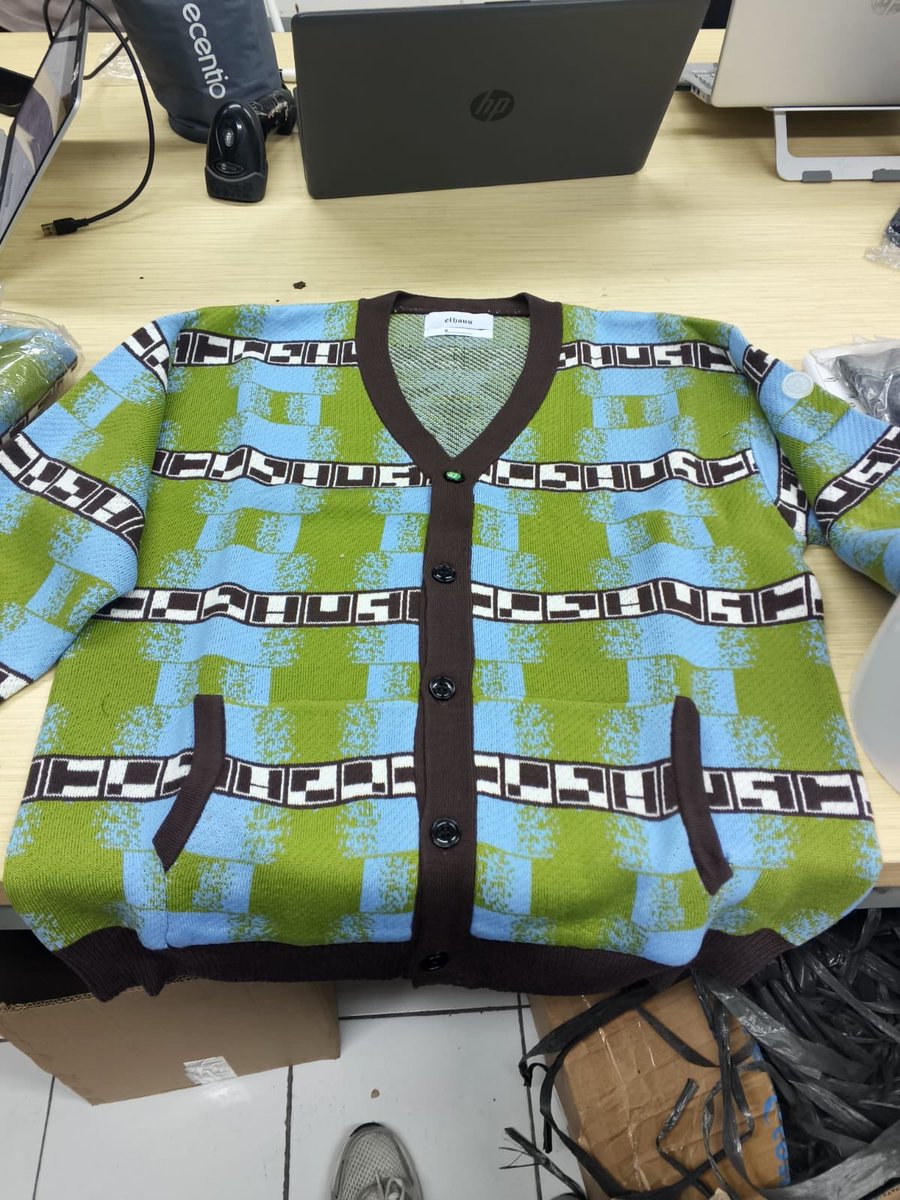sitikusurfa_'s tweet photo. Di kantor kuu lagi ada bazzar cardigan brand elhaus harganya 50k nett. Yang mau/tanya2 dm aku yaaa https://t.co/n2H70lF96g