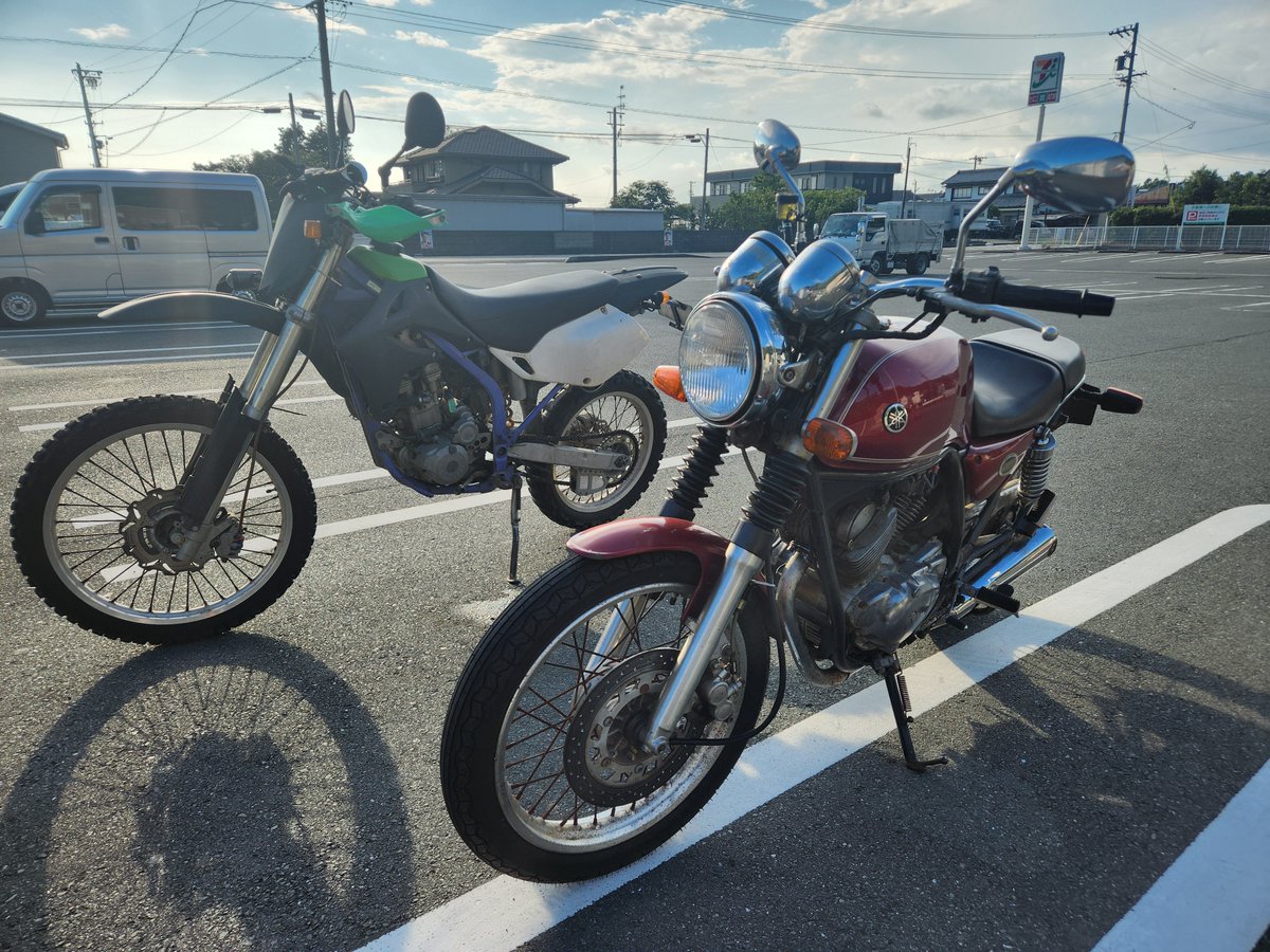 reito_010's tweet photo. 妻が初めて公道走るので有給取って少し走った。最初エンジンかからなくて終わったかと思ったけどプラグ変えて復活... https://t.co/ePZKCG4I5p