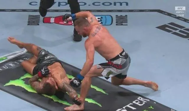 MawkIq's tweet photo. @tcap420 @Miroslav1426862 @Viktor3El ''Justin Gaethje knocked out Dustin Poirier with a vicious right head kick at 1:00 of the second round at UFC 291 winning the BMF belt. Gaethje faked a right hand to make Poirier dip his head, then whipped his right shin clean across, putting Poirier in a temporary coma'' https://t.co/F91qcSnD3X
