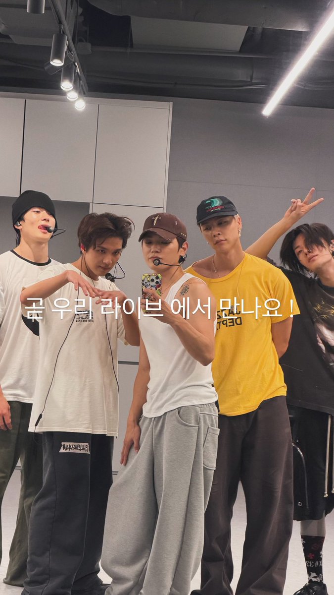 nctymisfit's tweet photo. 260824 Taeyong Instagram story 

"See you soon on our live!" https://t.co/Cafv3JWNfG