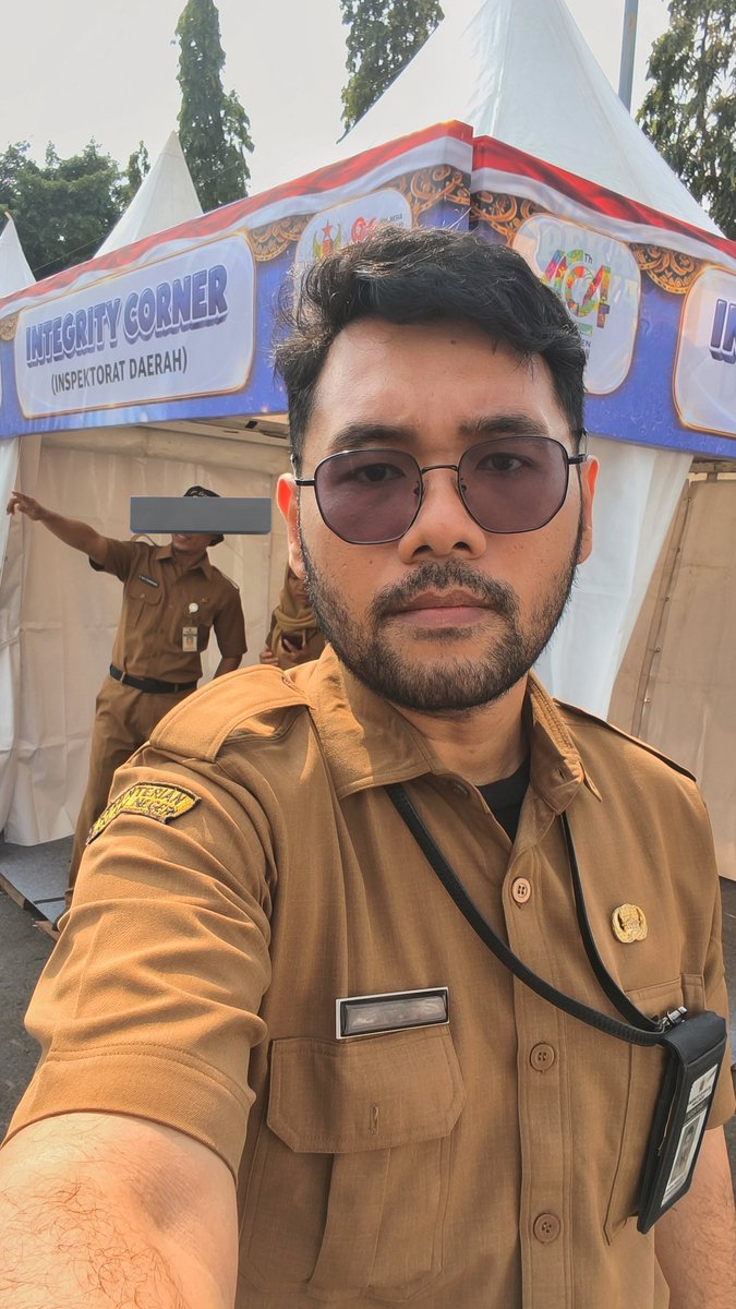 FoxtrotSY's tweet photo. "Kamu kok ga ada kabar?"

Aku nyambut gawe sayang, kabupaten ku nduwe gawe, seminggu kedepan full pontang panting https://t.co/RGadMlJD52