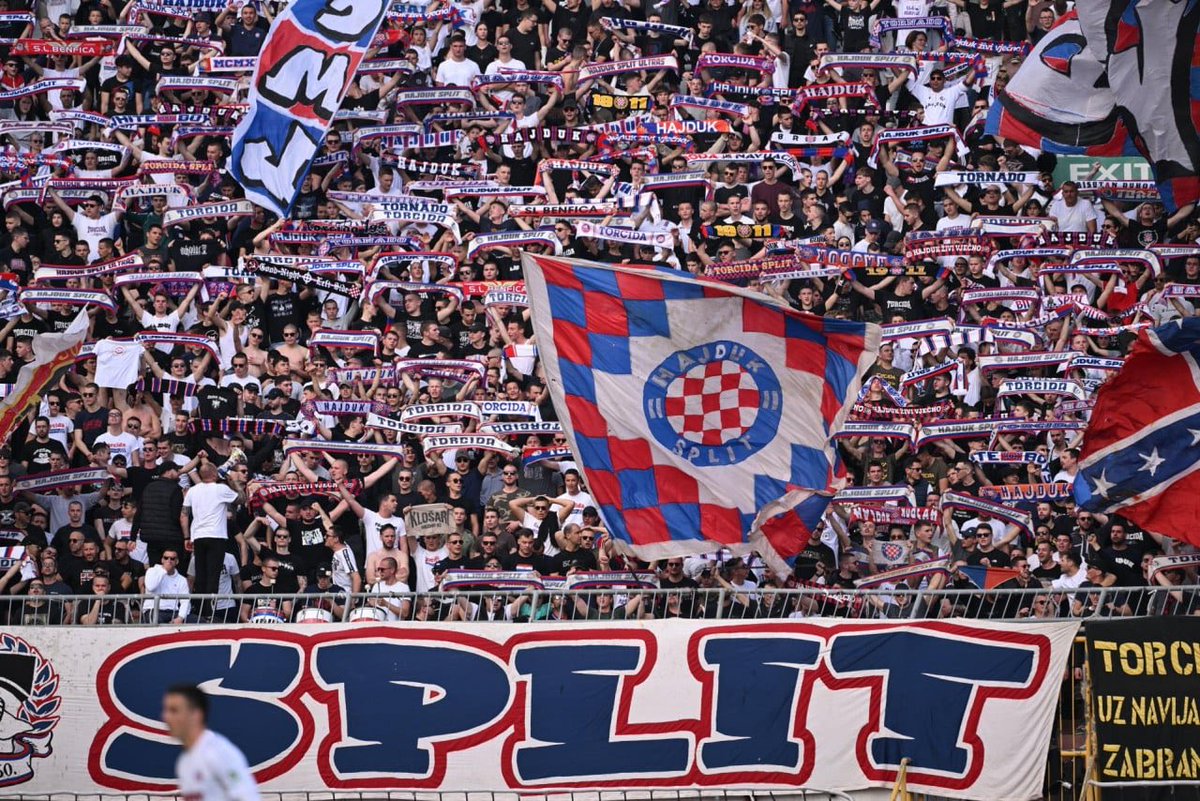 ultras1899_'s tweet photo. Split : La #TorcidaSplit a annoncé avoir récolté 25 227 € lors du match #UECL contre le Raków Częstochowa, pour venir en aide aux victimes de l'incendie dans la région d’Omiš, au sud de #Split qui a fait un mort et 40 blessés. Plus de 2 000 personnes ont été évacuées... https://t.co/sFrxbXK1co